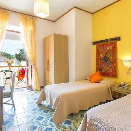 ホテル La Scogliera 4*