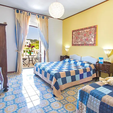 La Scogliera ホテル 4*