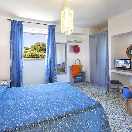 Ξενοδοχείο La Scogliera 4*