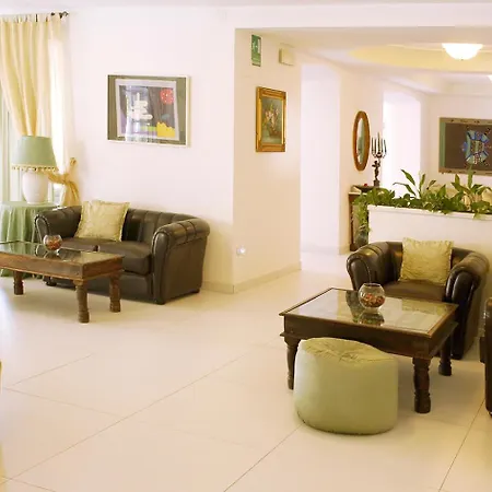 ホテル La Scogliera 4*