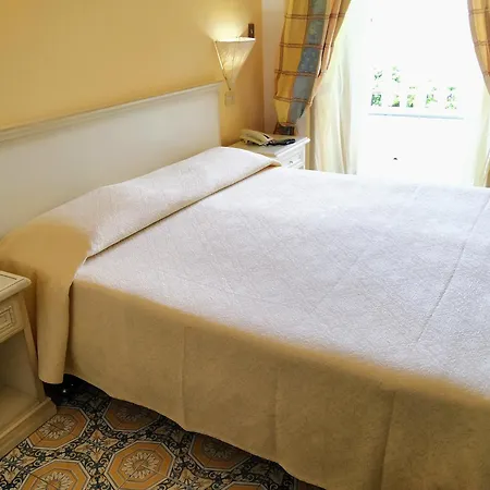 La Scogliera Ξενοδοχείο 4*