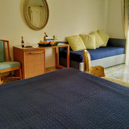 Ξενοδοχείο La Scogliera 4*