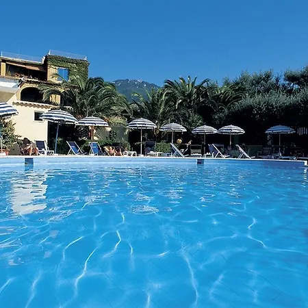 La Scogliera ホテル 4*